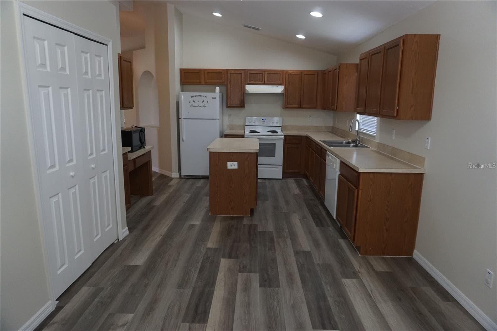 Single Family Residence at 1084 BLUEGRASS DR, GROVELAND, photo 17 of 20