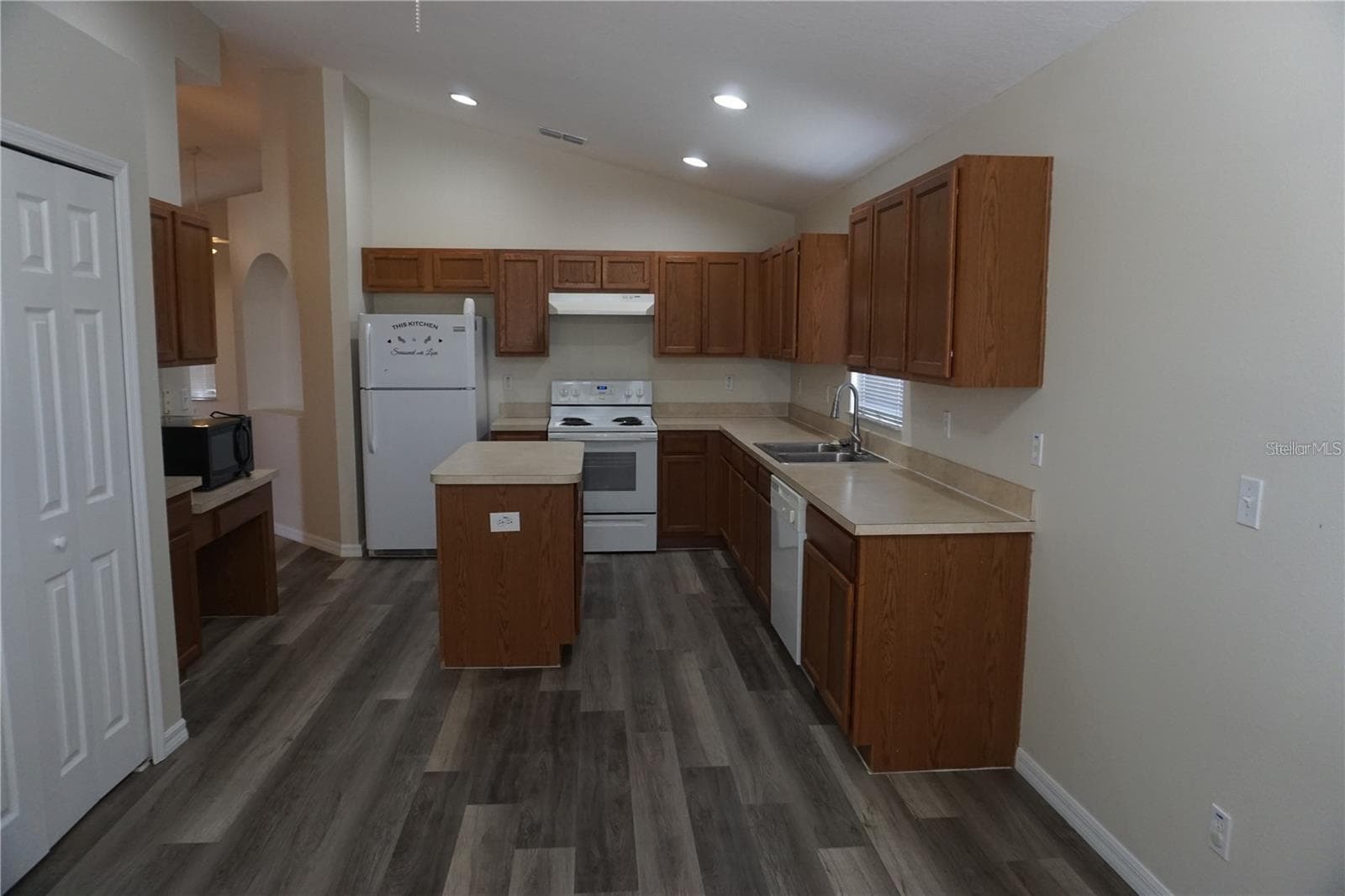Single Family Residence at 1084 BLUEGRASS DR, GROVELAND, photo 18 of 20