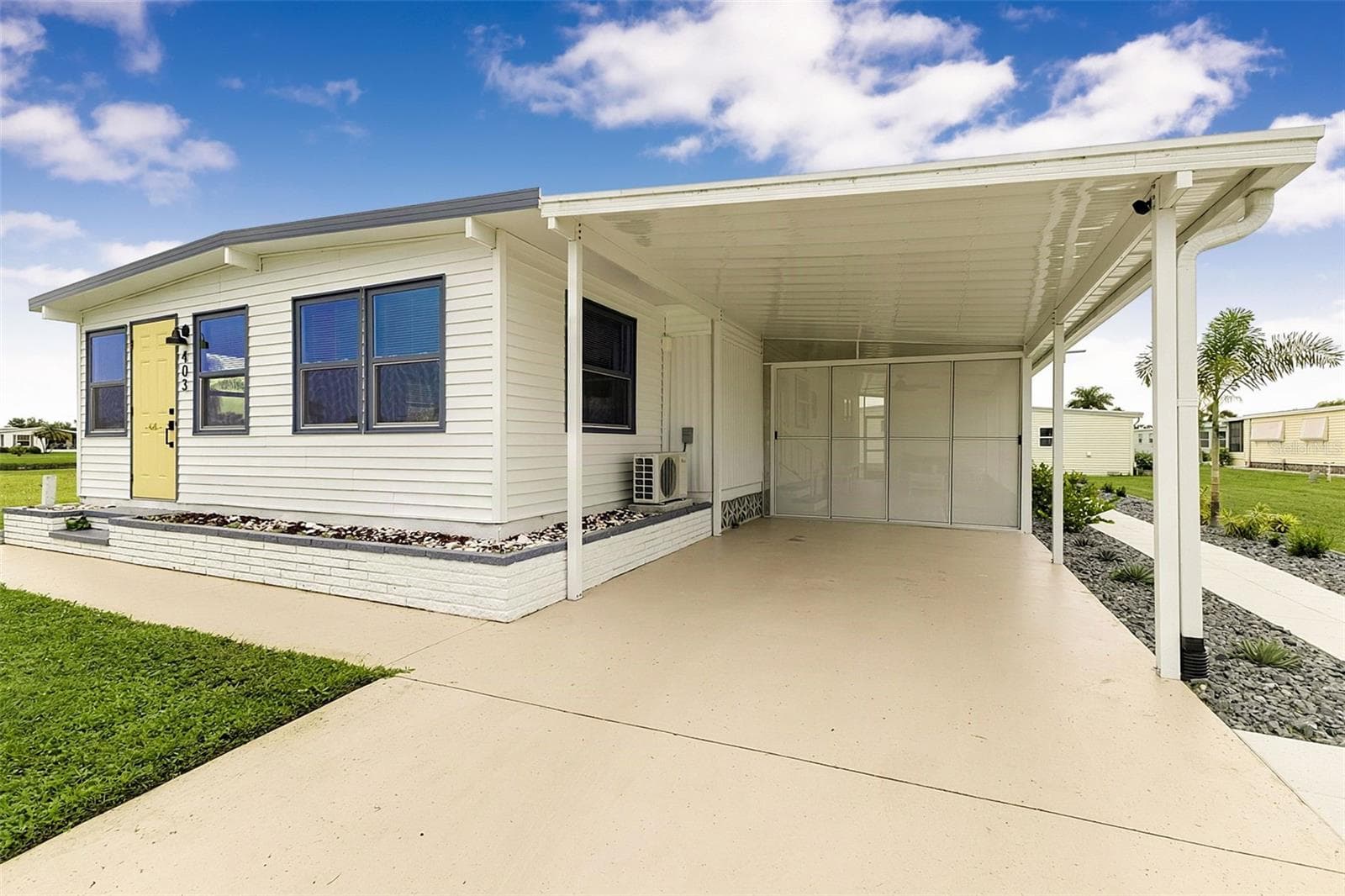 Manufactured Home at 403 VIVAR, NORTH PORT, photo 4 of 43