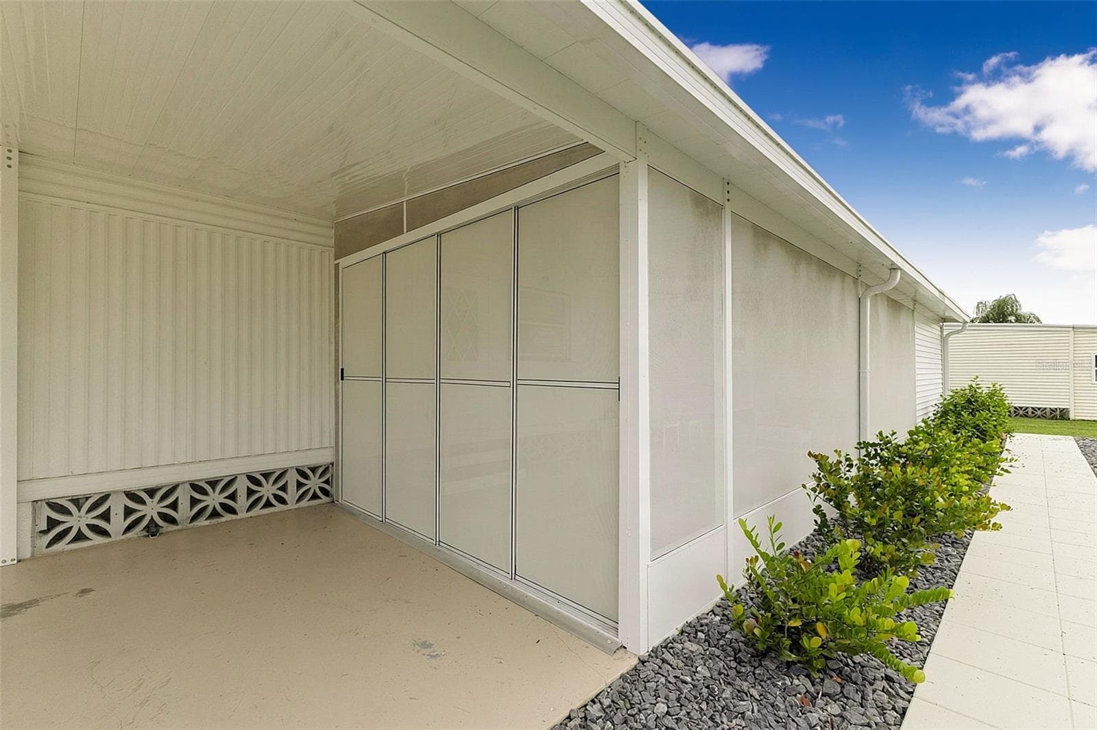 Manufactured Home at 403 VIVAR, NORTH PORT, photo 5 of 43