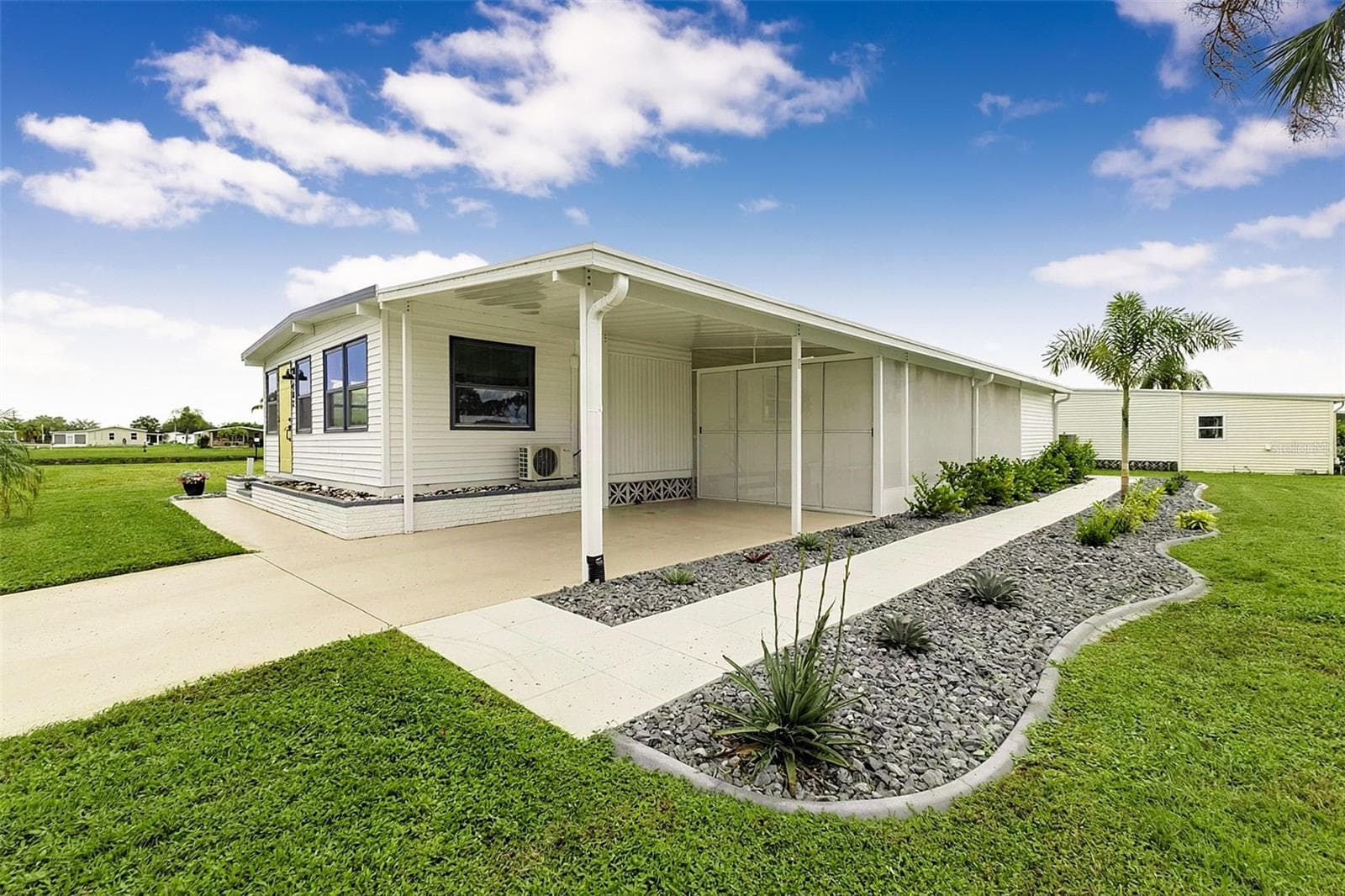 Manufactured Home at 403 VIVAR, NORTH PORT, photo 6 of 43
