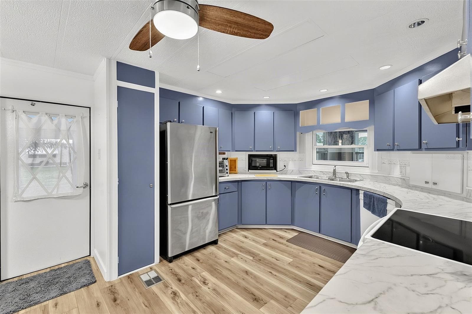 Manufactured Home at 403 VIVAR, NORTH PORT, photo 8 of 43
