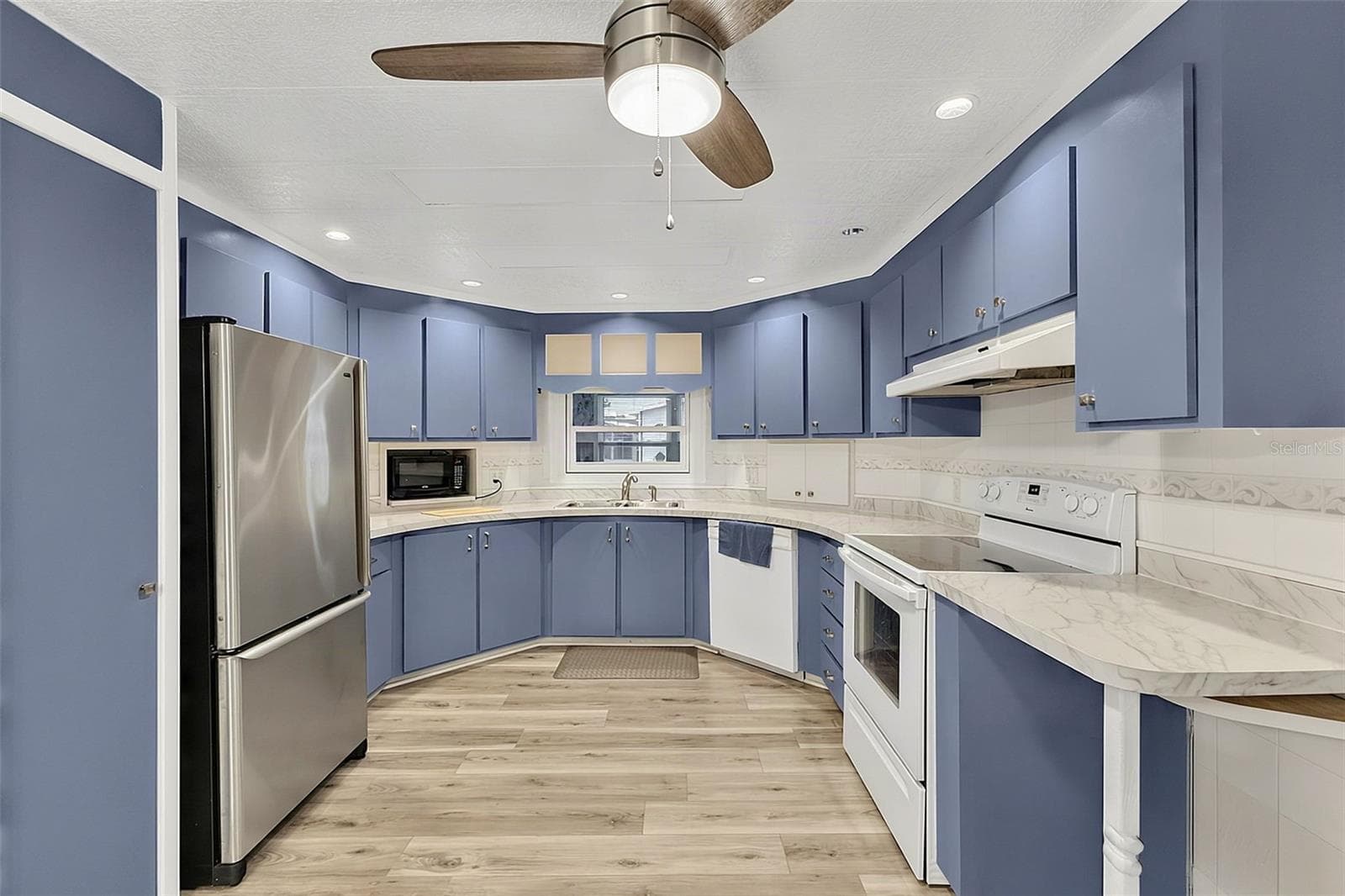 Manufactured Home at 403 VIVAR, NORTH PORT, photo 9 of 43