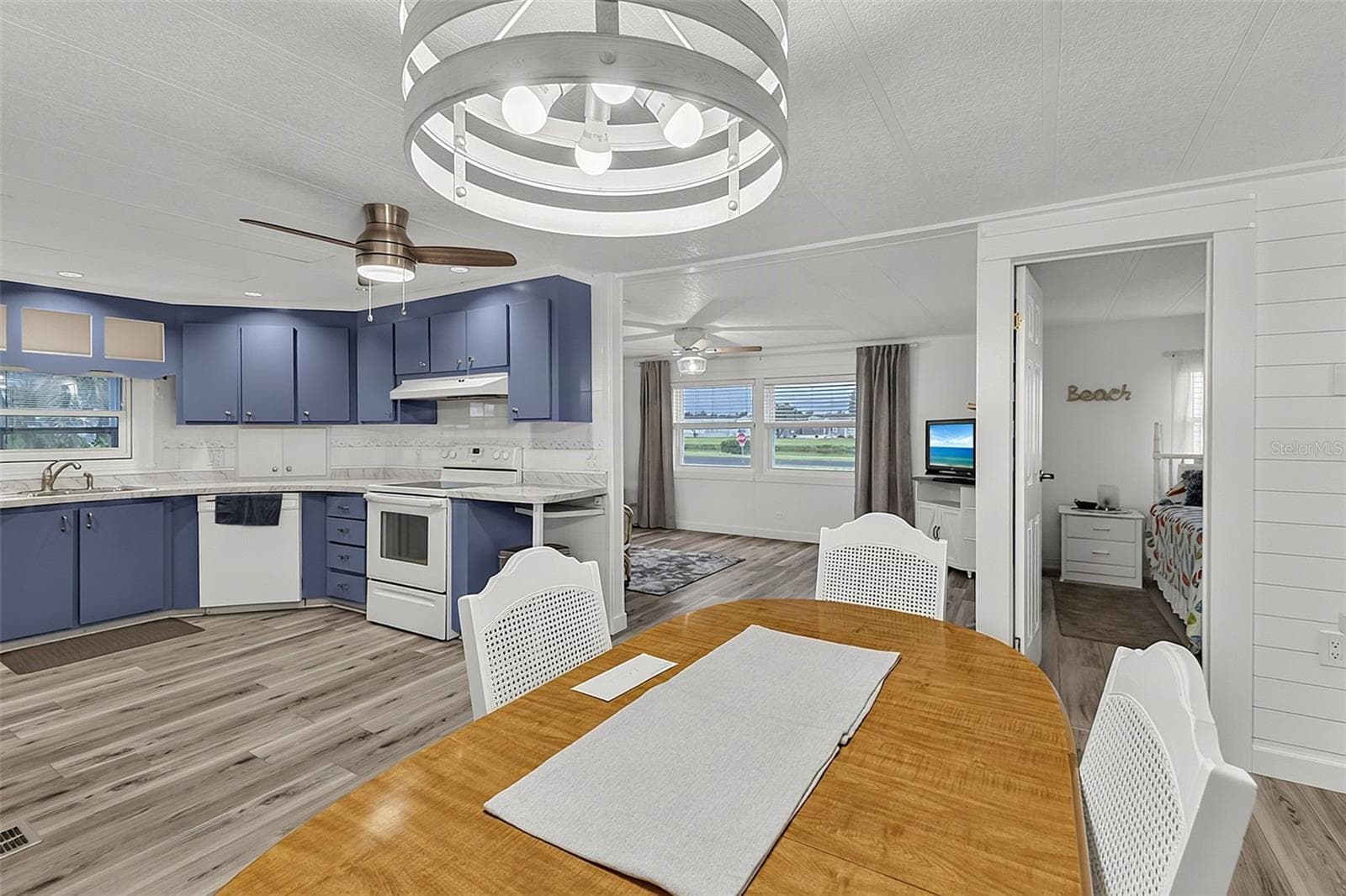 Manufactured Home at 403 VIVAR, NORTH PORT, photo 12 of 43