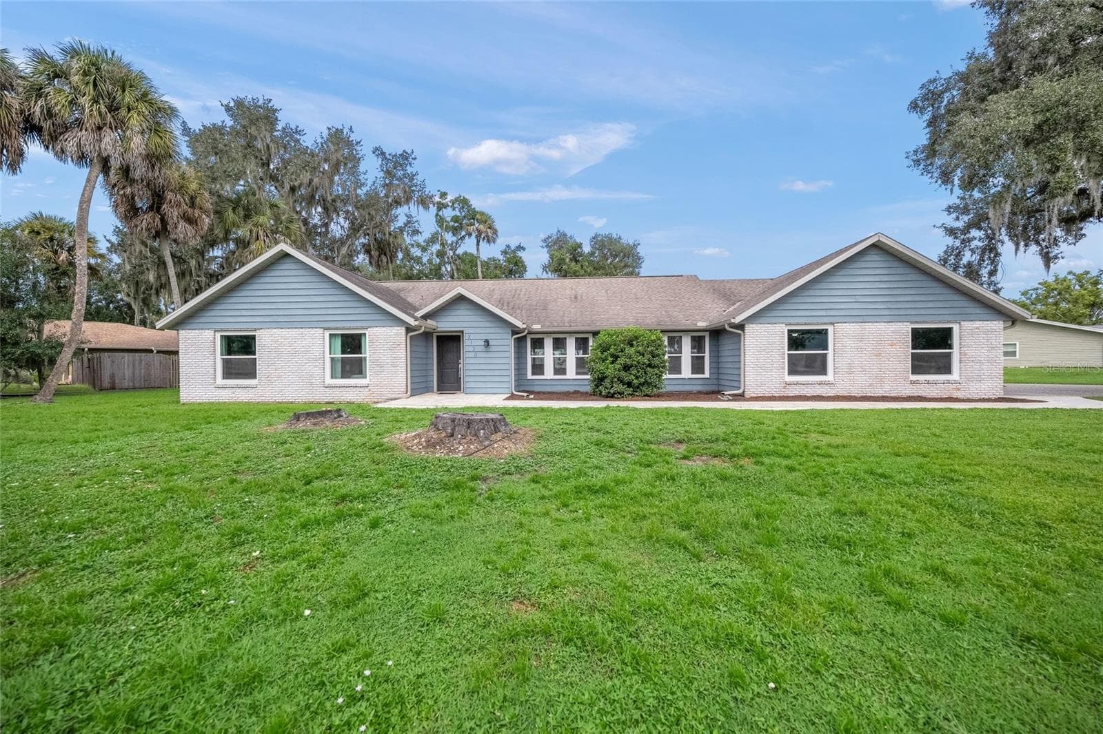Single Family Residence at 2130 E LEEWYNN DR, SARASOTA, photo 2 of 50