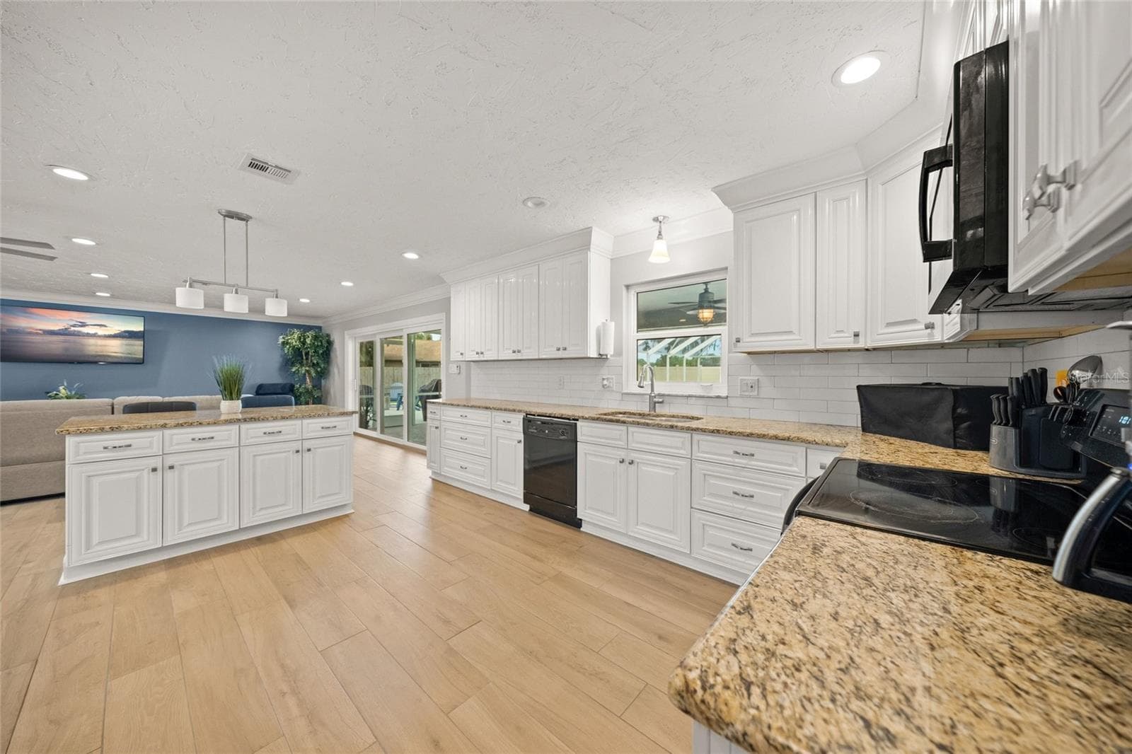 Single Family Residence at 2130 E LEEWYNN DR, SARASOTA, photo 8 of 50
