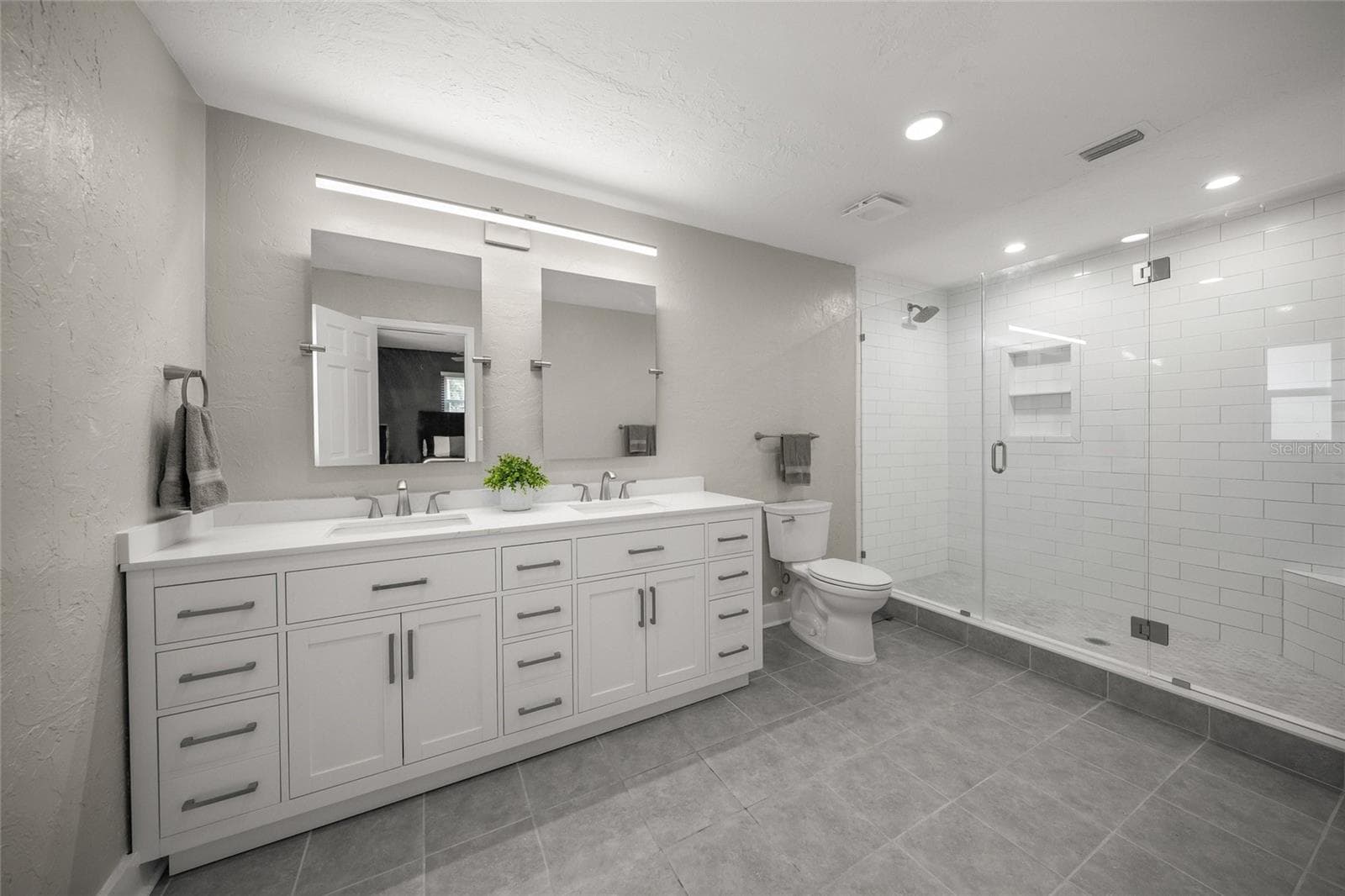 Single Family Residence at 2130 E LEEWYNN DR, SARASOTA, photo 20 of 50