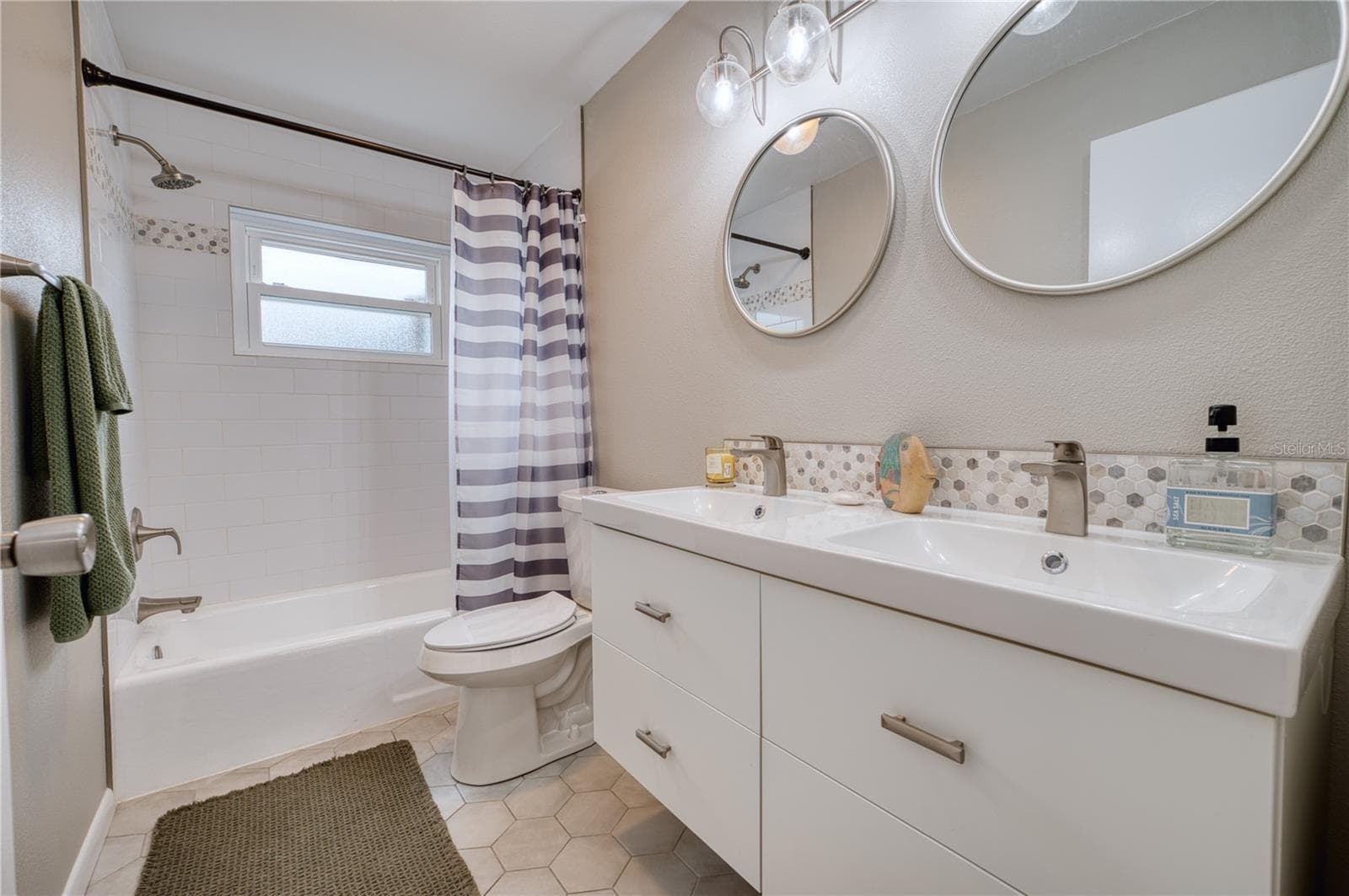 2nd Remodeled Bath - 6316 5TH AVE NW, BRADENTON