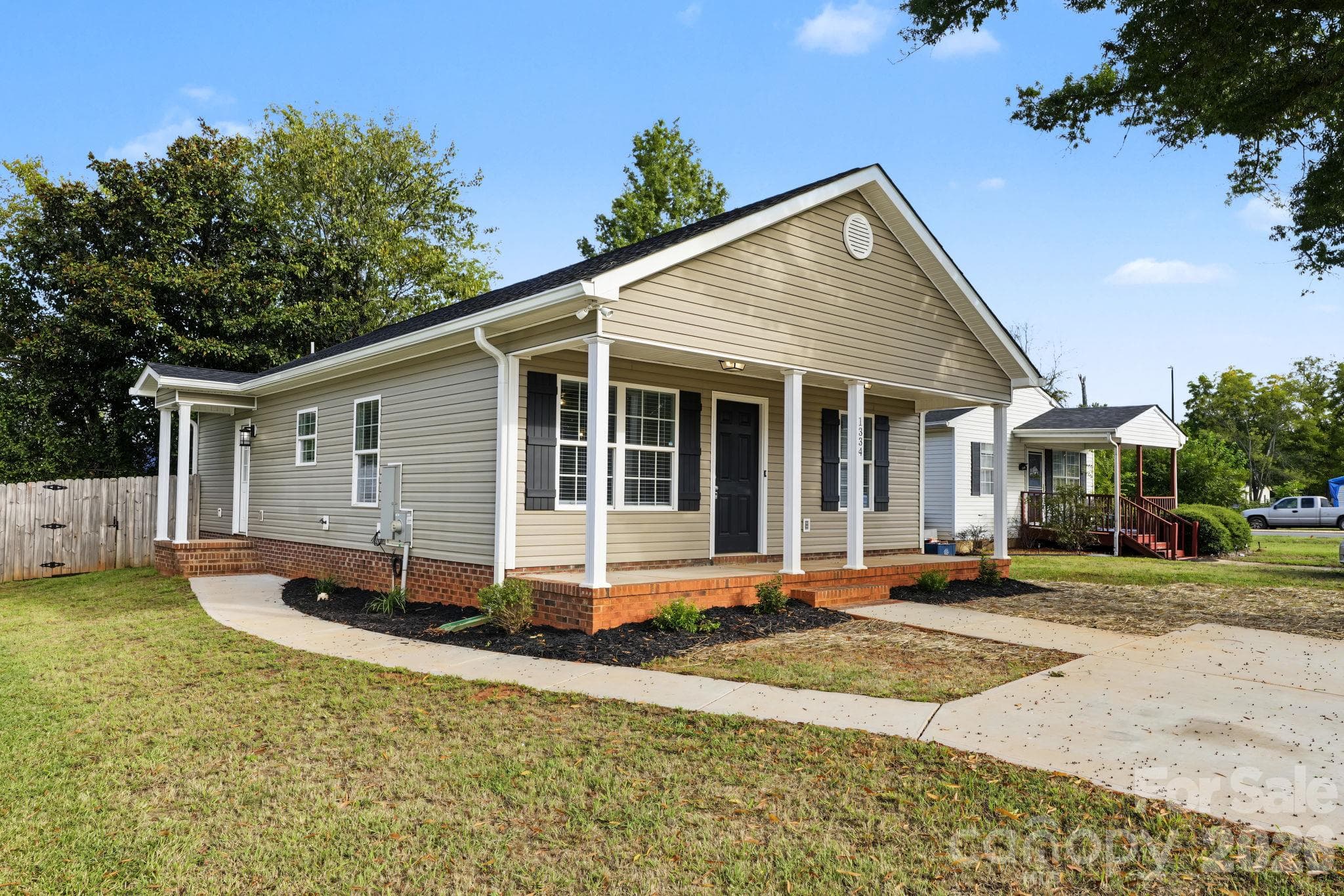 Single Family Residence at 1334 Flint Hill Street, Rock Hill, photo 2 of 26