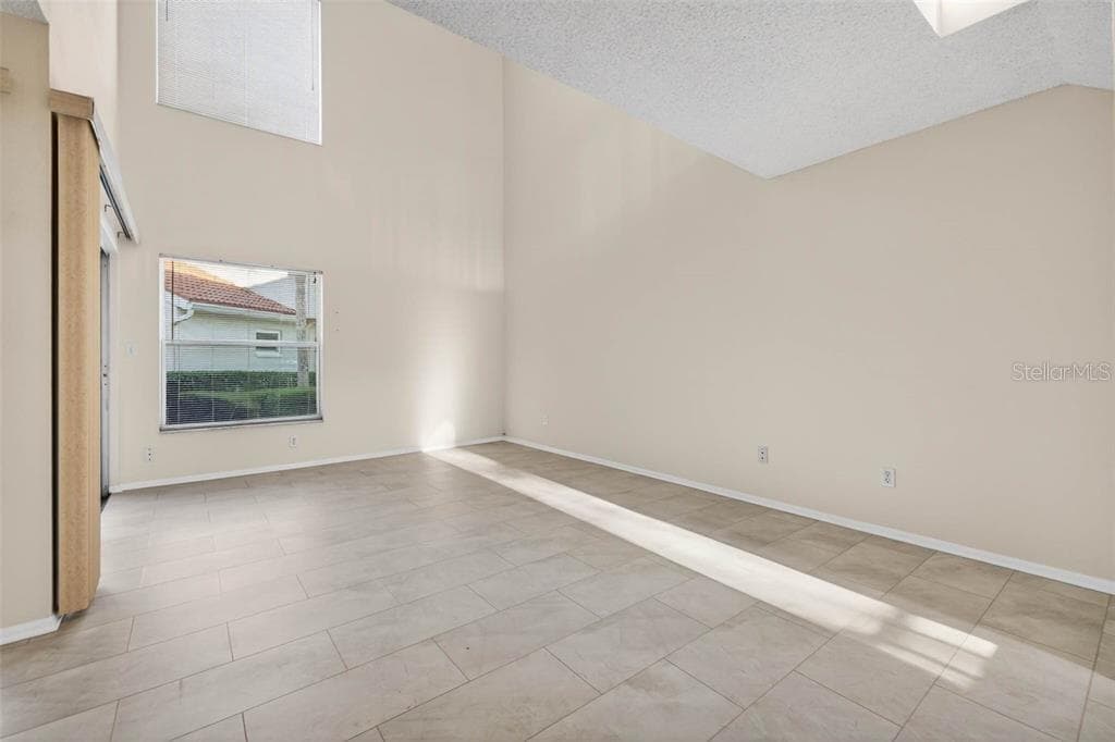 Townhouse at 4843 NAPOLI CT NE, ST PETERSBURG, photo 4 of 27