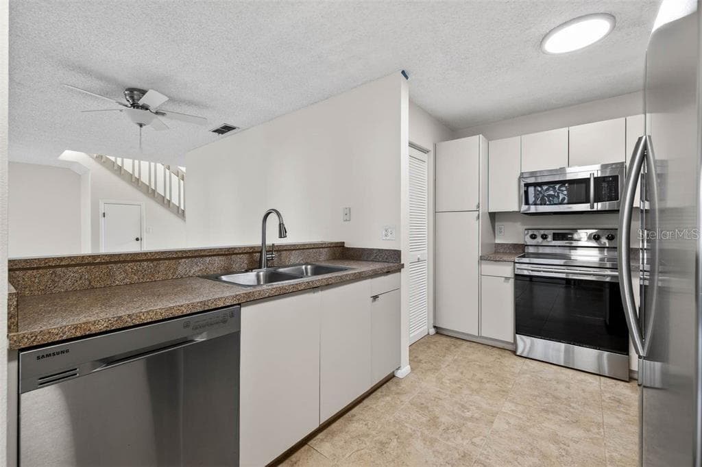 Townhouse at 4843 NAPOLI CT NE, ST PETERSBURG, photo 7 of 27