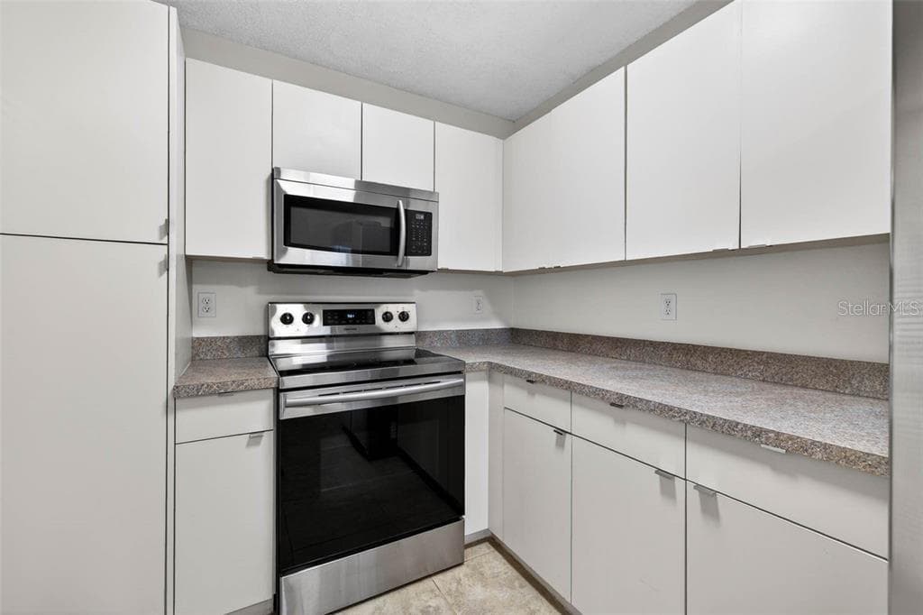 Townhouse at 4843 NAPOLI CT NE, ST PETERSBURG, photo 10 of 27