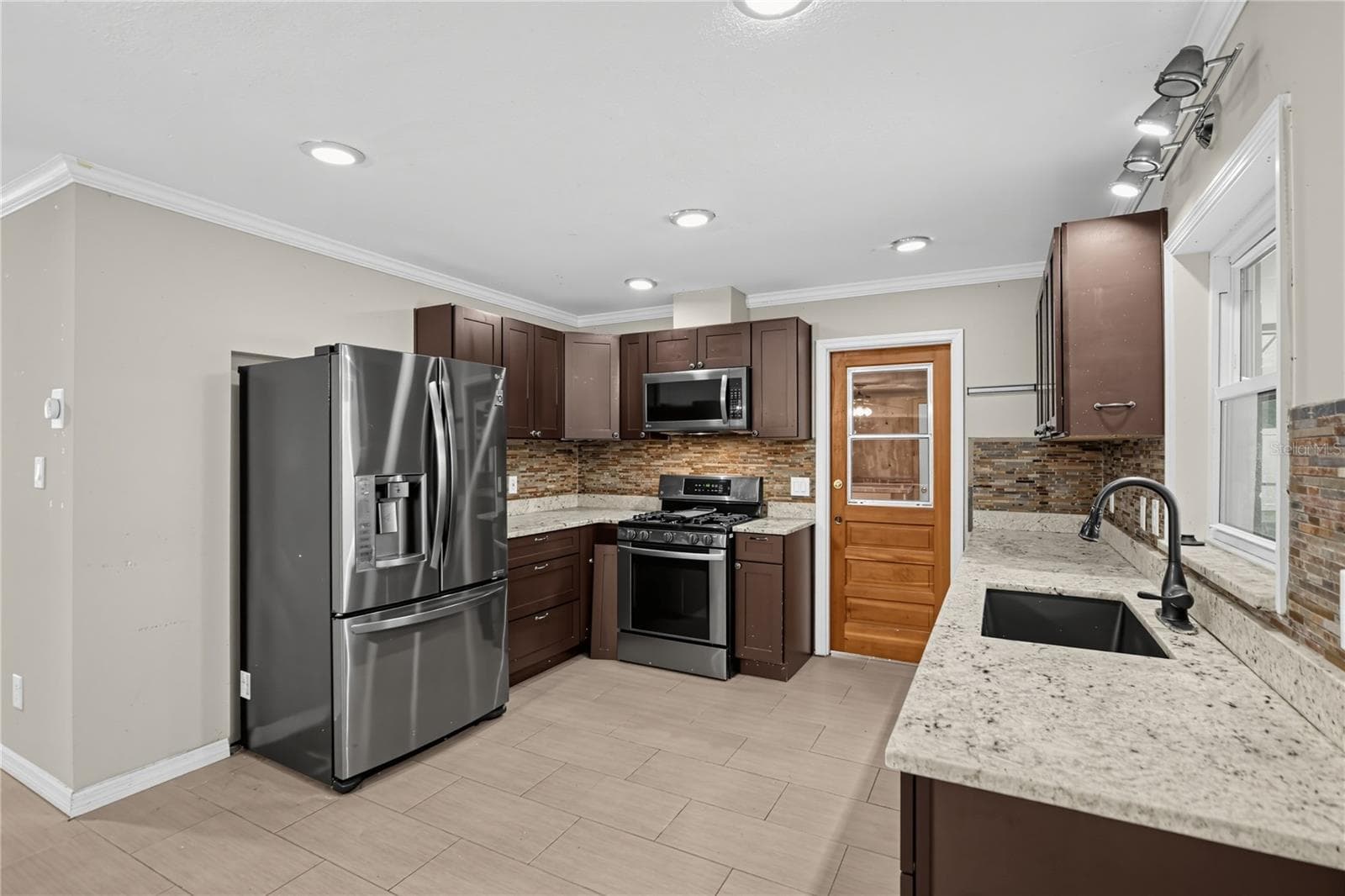 Single Family Residence at 2020 LEANNE CT, WINTER PARK, photo 8 of 28