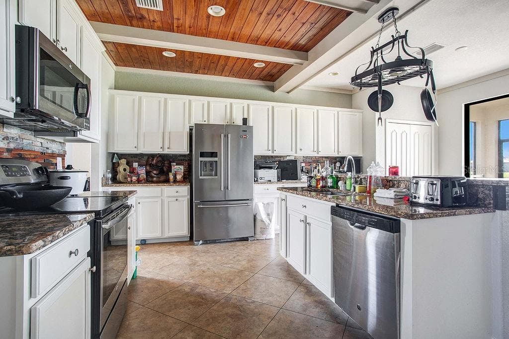 Single Family Residence at 6914 QUIET CREEK DR, BRADENTON, photo 11 of 59