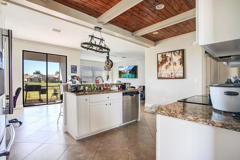 Single Family Residence at 6914 QUIET CREEK DR, BRADENTON, photo 12 of 59
