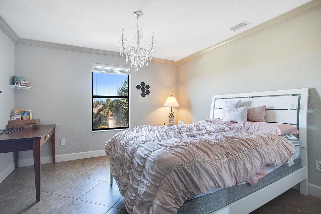 Single Family Residence at 6914 QUIET CREEK DR, BRADENTON, photo 19 of 59