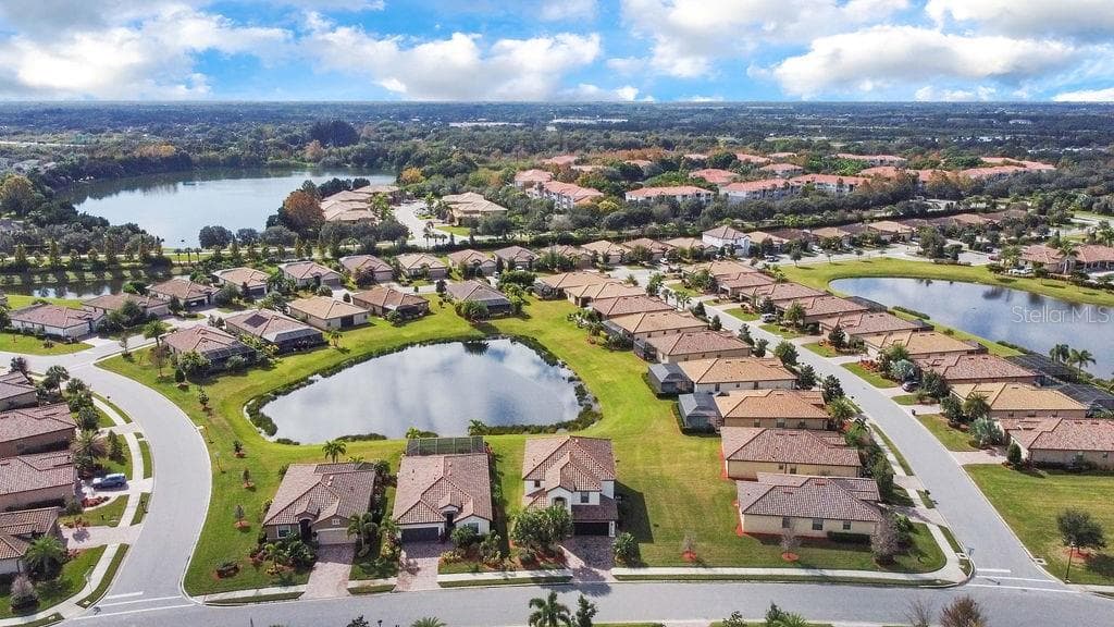 Single Family Residence at 6914 QUIET CREEK DR, BRADENTON, photo 42 of 59
