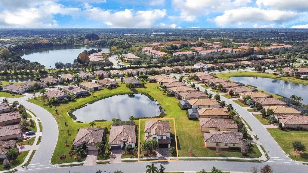 Single Family Residence at 6914 QUIET CREEK DR, BRADENTON, photo 43 of 59