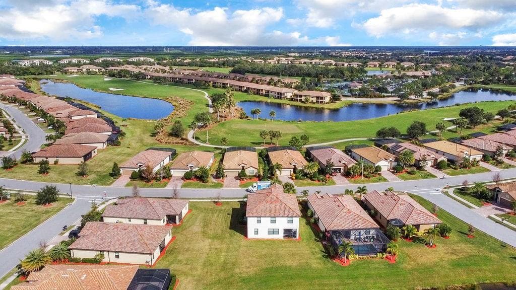 Single Family Residence at 6914 QUIET CREEK DR, BRADENTON, photo 44 of 59