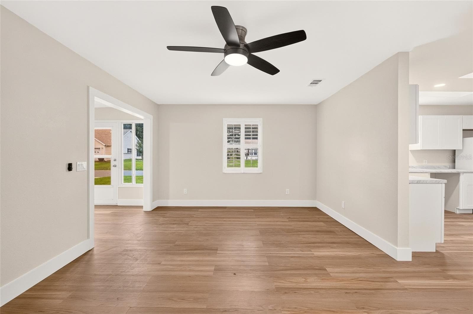 Living Room - 1124 DEL TORO DR, LADY LAKE