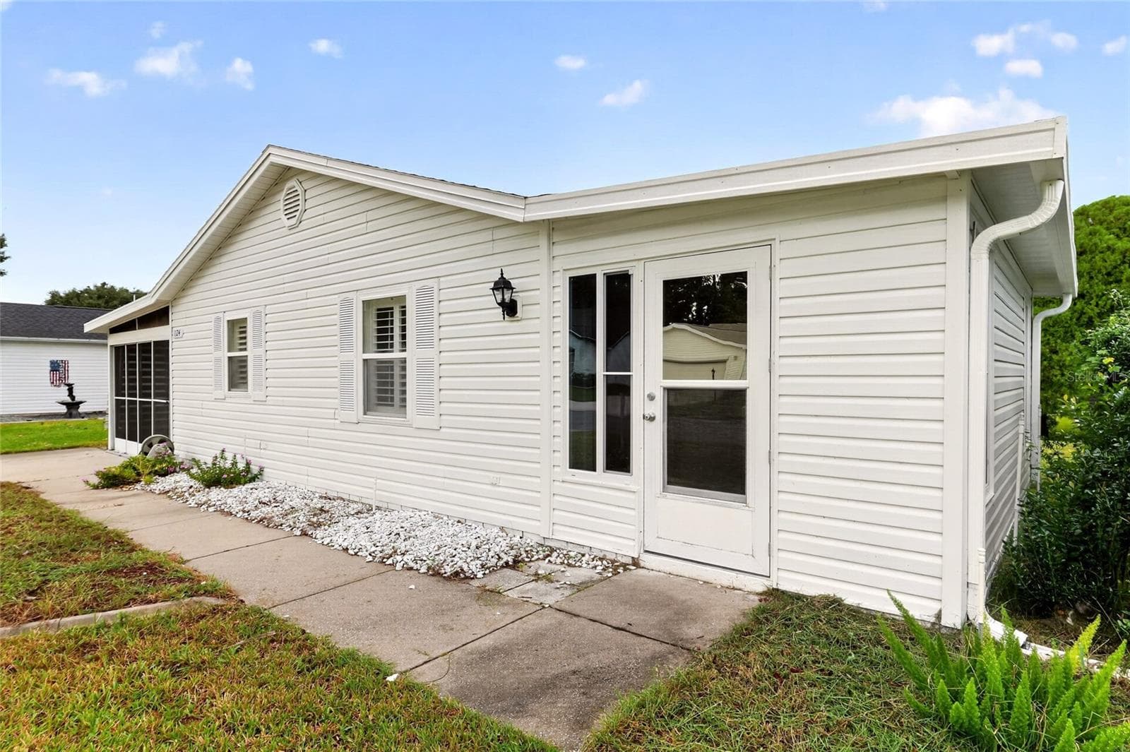 Rear Exterior - 1124 DEL TORO DR, LADY LAKE
