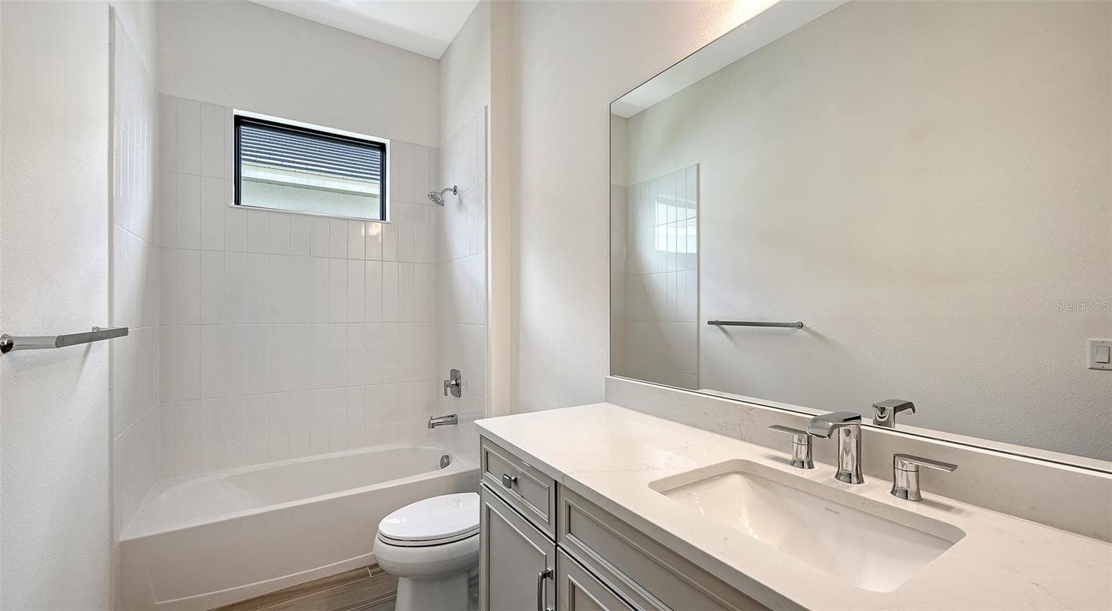 Single Family Residence at 17645 MEANDERING PALMS XING, BRADENTON, photo 17 of 22