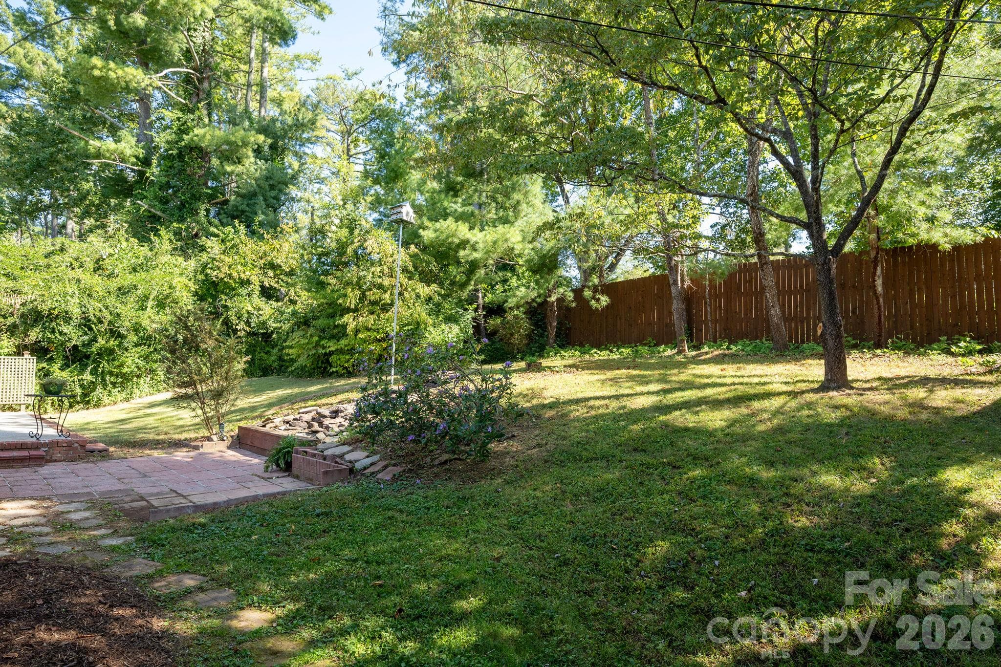 Large, fenced in back yard - 224 Lyndale Road, Hendersonville