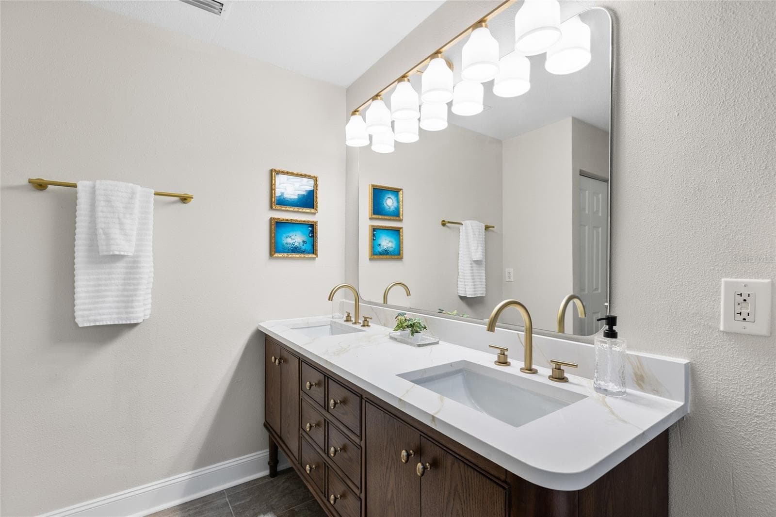 primary Bathroom - 15804 IRONWARE PL, TAMPA