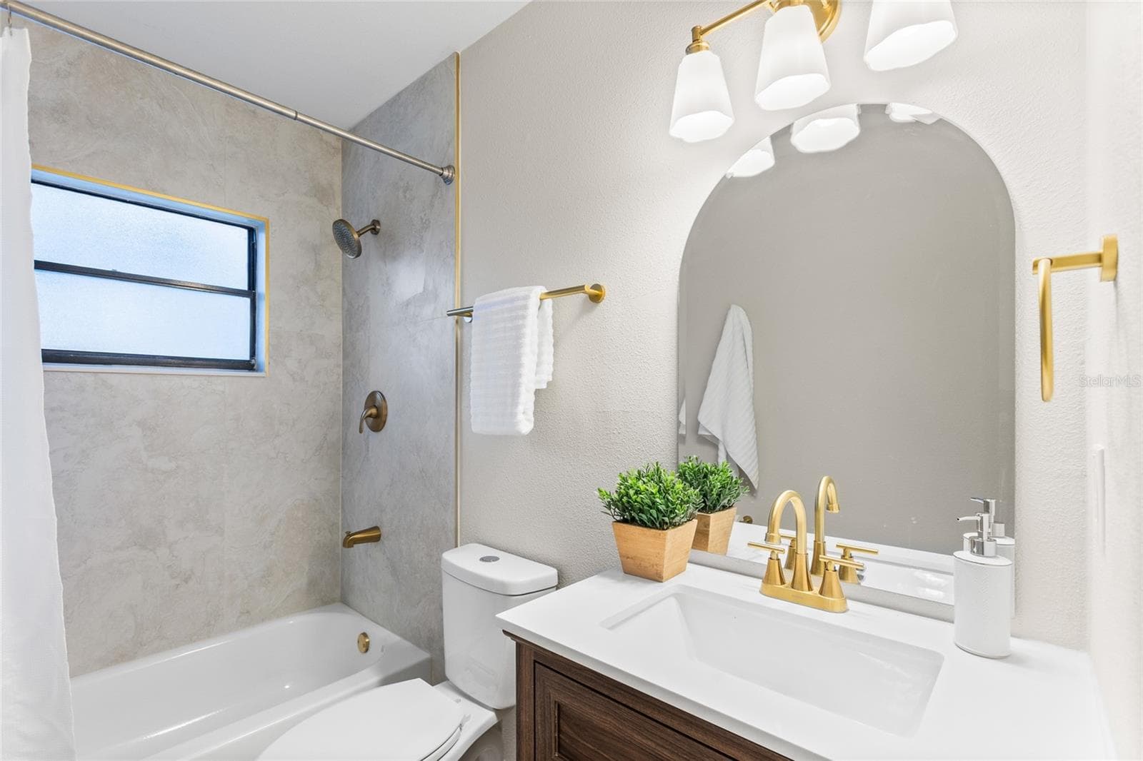 Guest Bathroom - 15804 IRONWARE PL, TAMPA