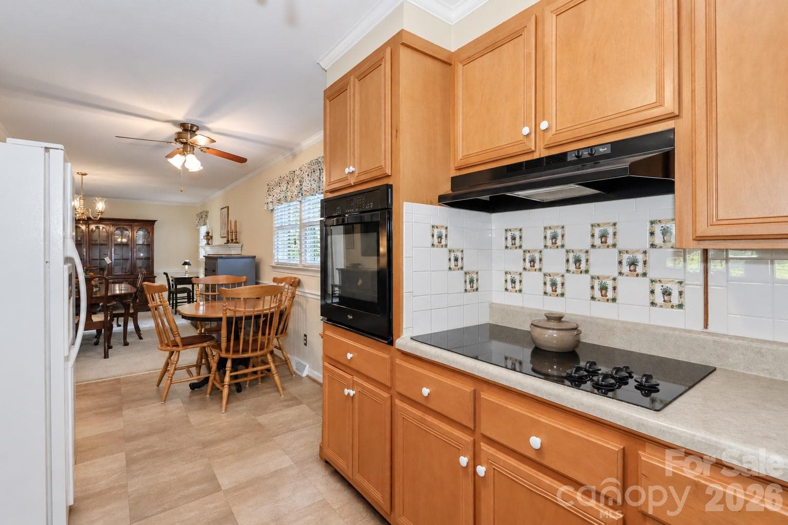 Kitchen with eat in area - 1609 Museum Road, Statesville