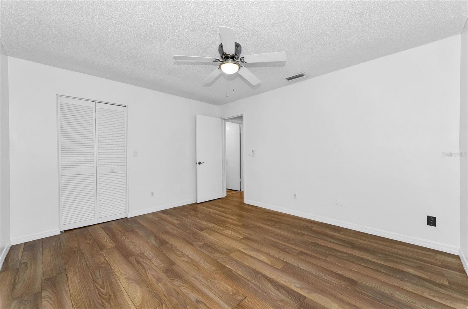 Single Family Residence at 1529 E DORCHESTER DR, PALM HARBOR, photo 9 of 20