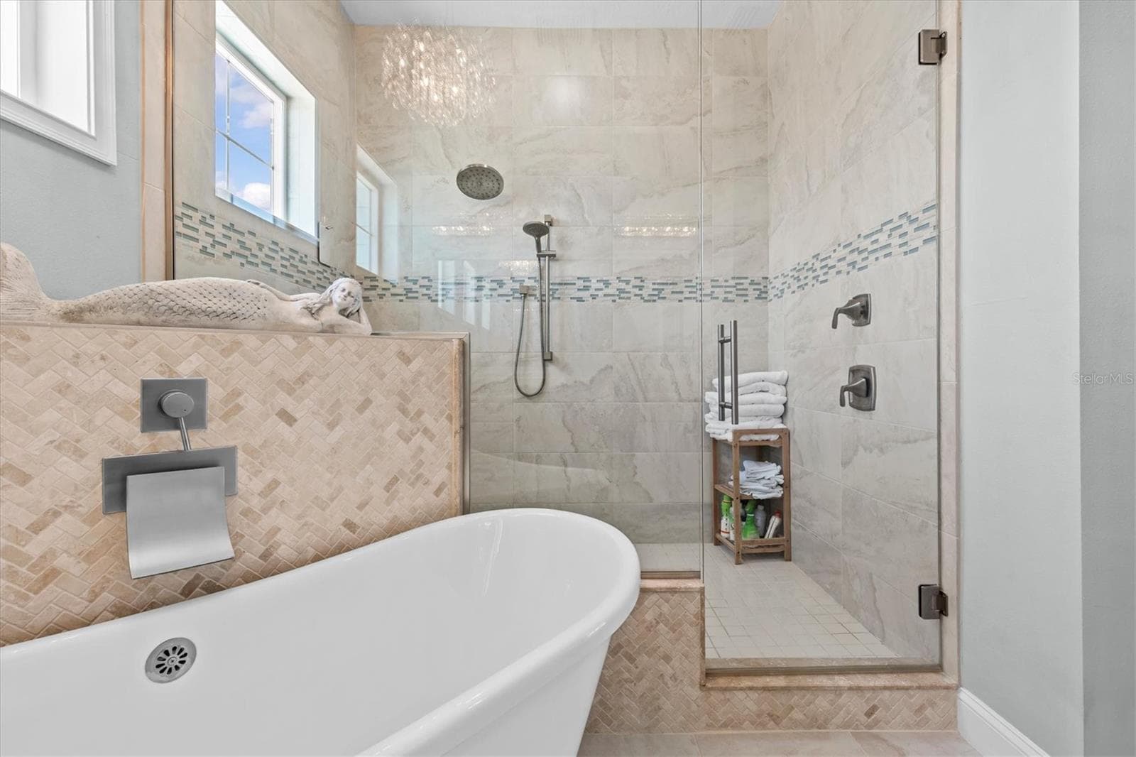 Separate tub and walk in shower - 4030 GULF COAST DR, HERNANDO BEACH