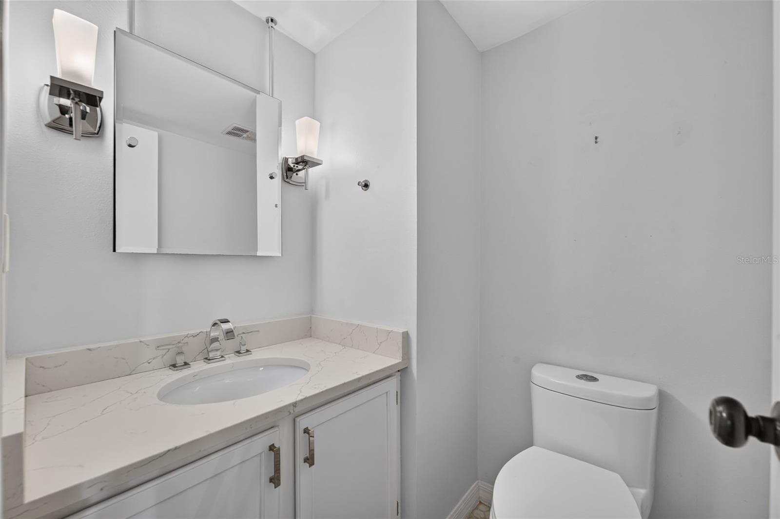 POWDER ROOM - 223 QUAYSIDE CIR #C11, MAITLAND