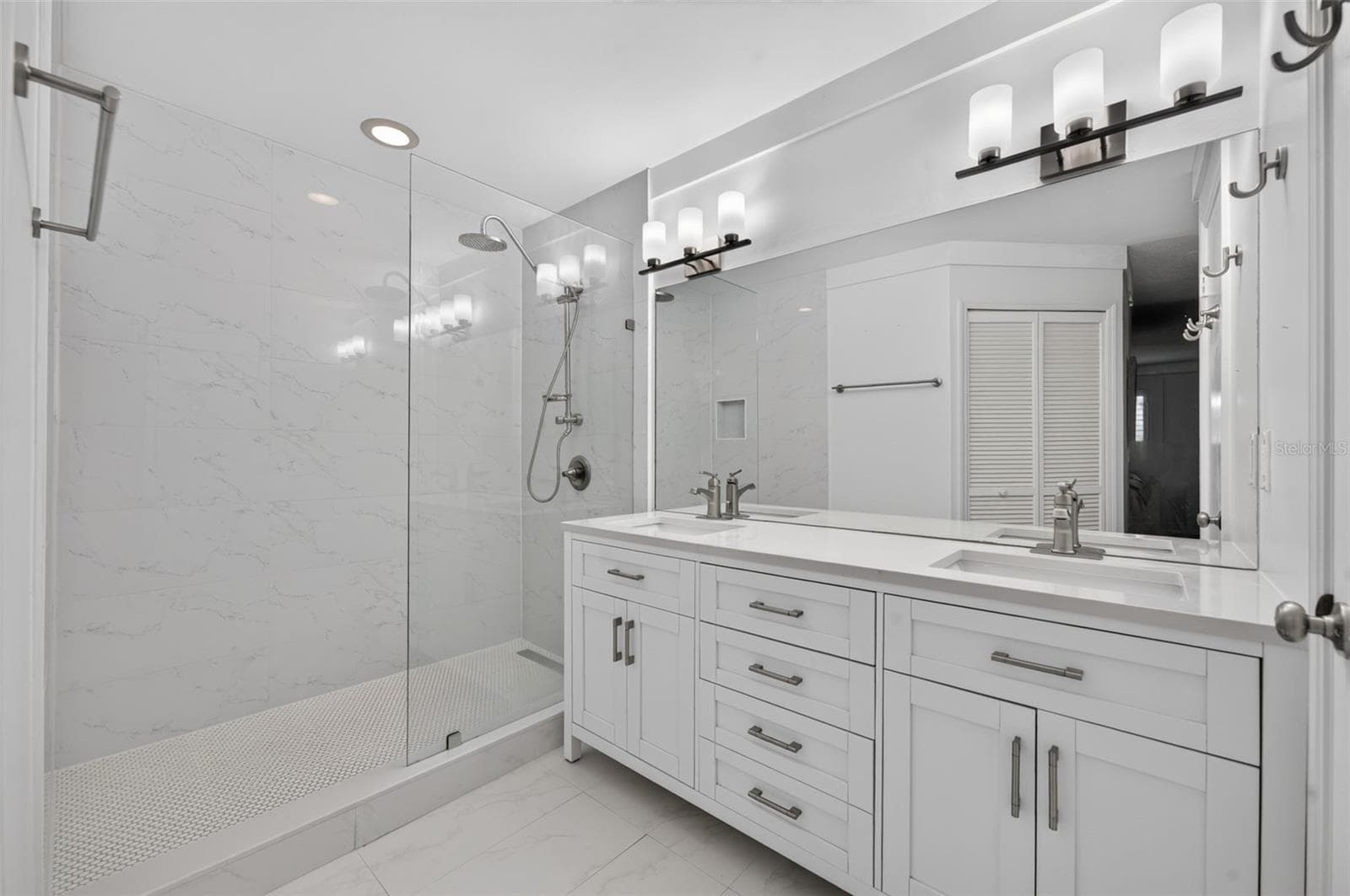 PRIMARY BATHROOM WITH LARGE SHOWER - 223 QUAYSIDE CIR #C11, MAITLAND