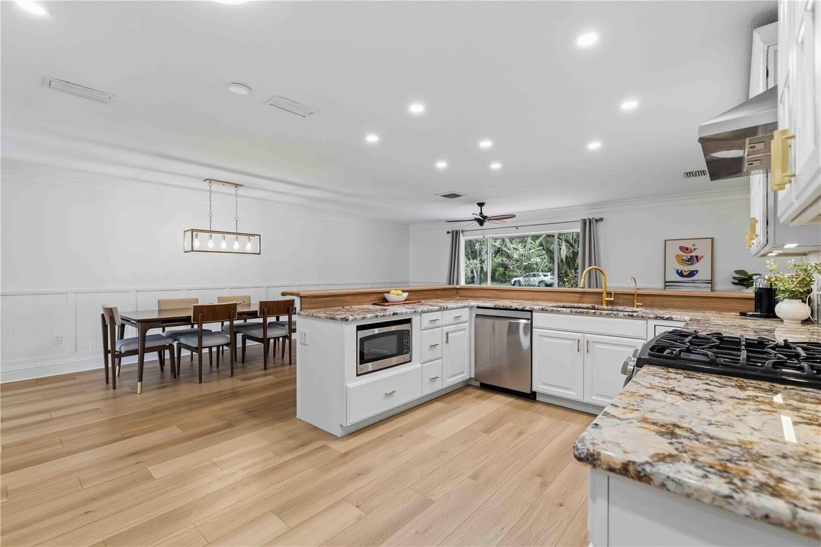 Single Family Residence at SARASOTA, photo 16 of 68