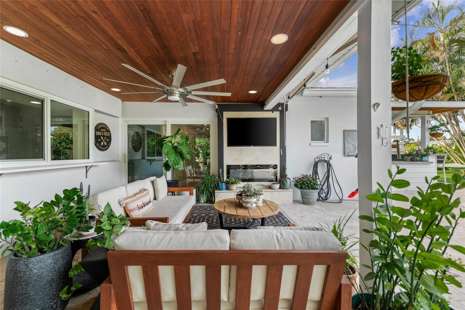 Covered Outdoor Entertainment Space - 4785 BUTTERFLY PL NE, ST PETERSBURG