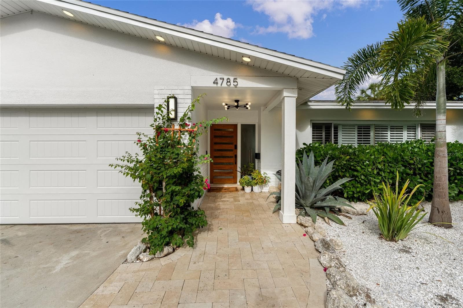 Gorgeous Front Entry - 4785 BUTTERFLY PL NE, ST PETERSBURG
