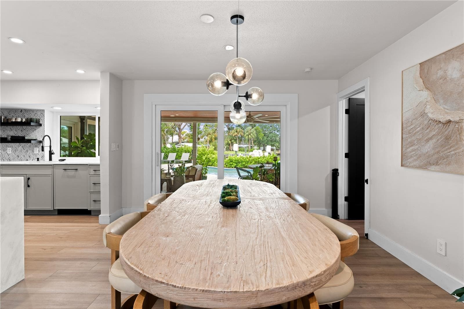 Dining Area Flows to Outdoor Entertainment - 4785 BUTTERFLY PL NE, ST PETERSBURG