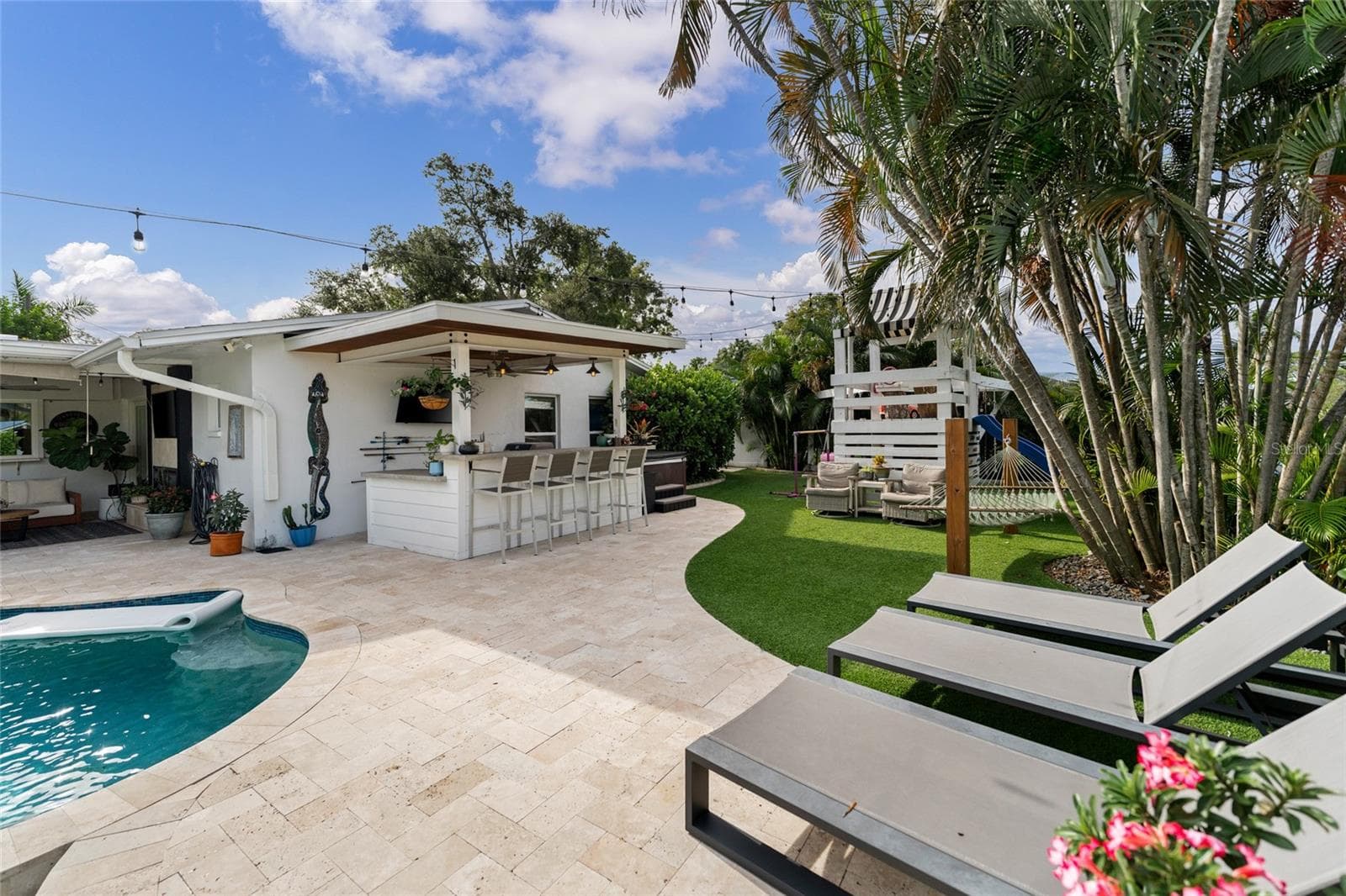 Artificial Turf w/ Hammock, Treehouse and Additional Sitting Space - 4785 BUTTERFLY PL NE, ST PETERSBURG