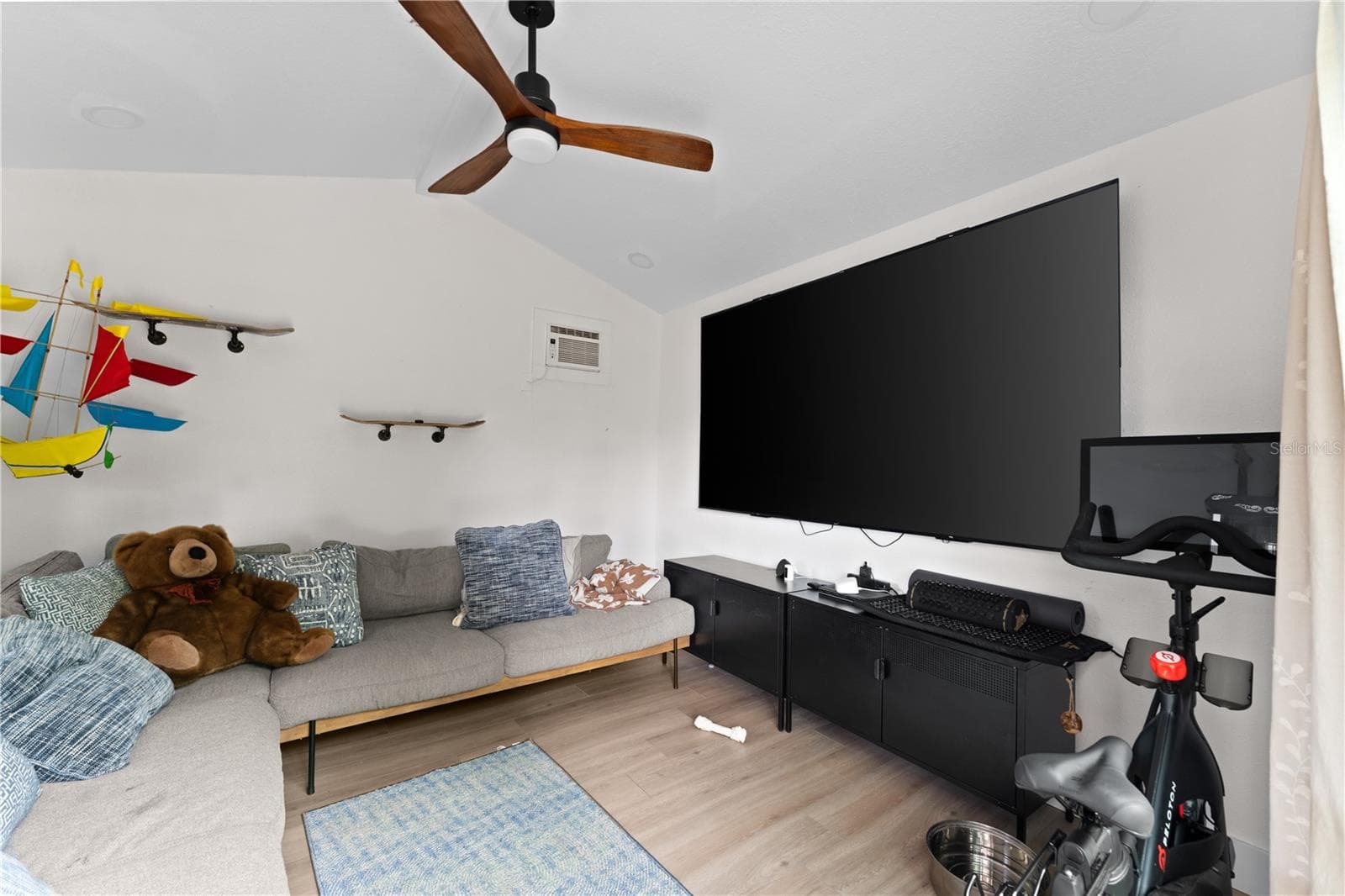 Interior "She Shed" View - 4785 BUTTERFLY PL NE, ST PETERSBURG