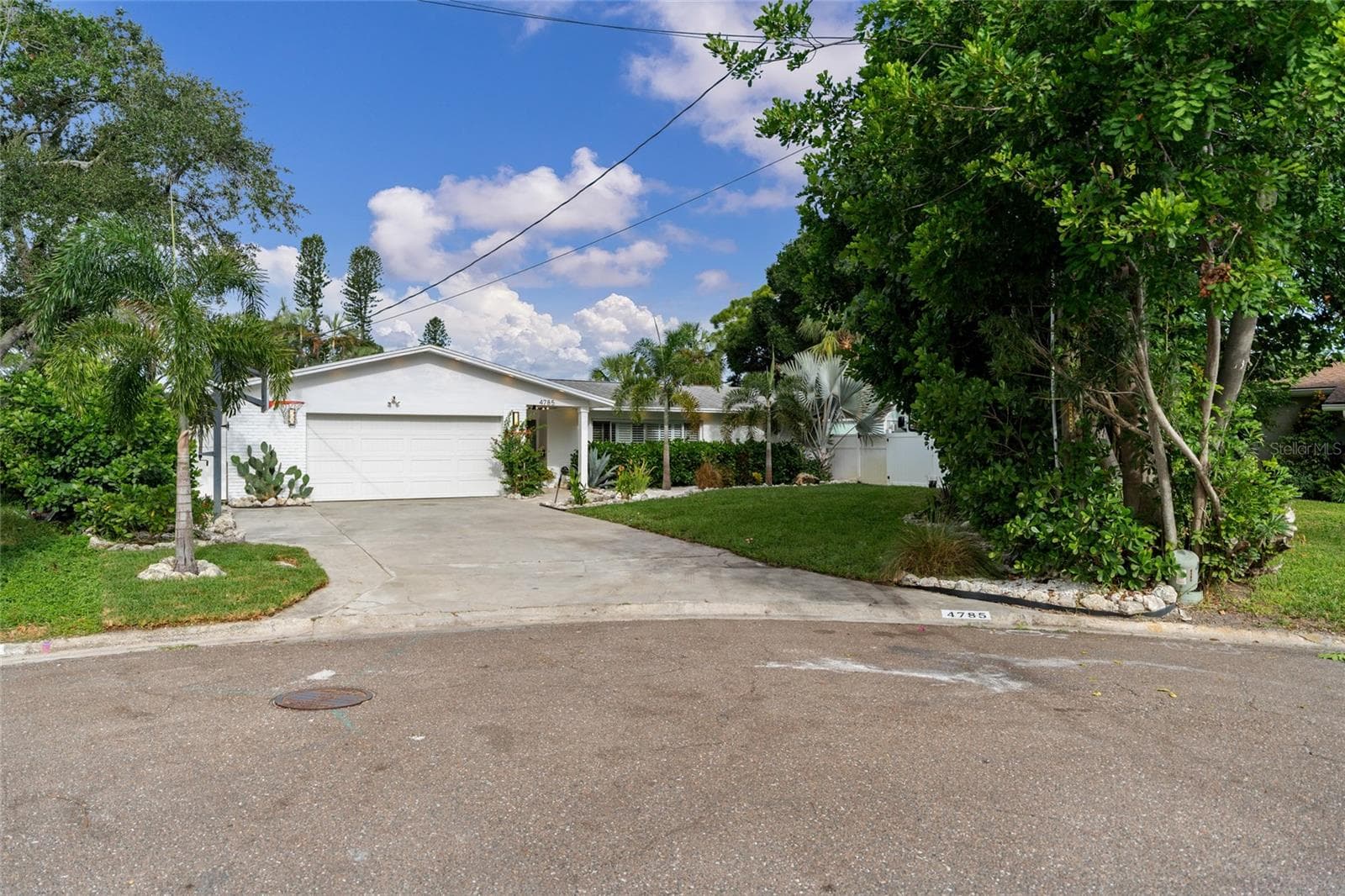 Cul-de-sac View - 4785 BUTTERFLY PL NE, ST PETERSBURG