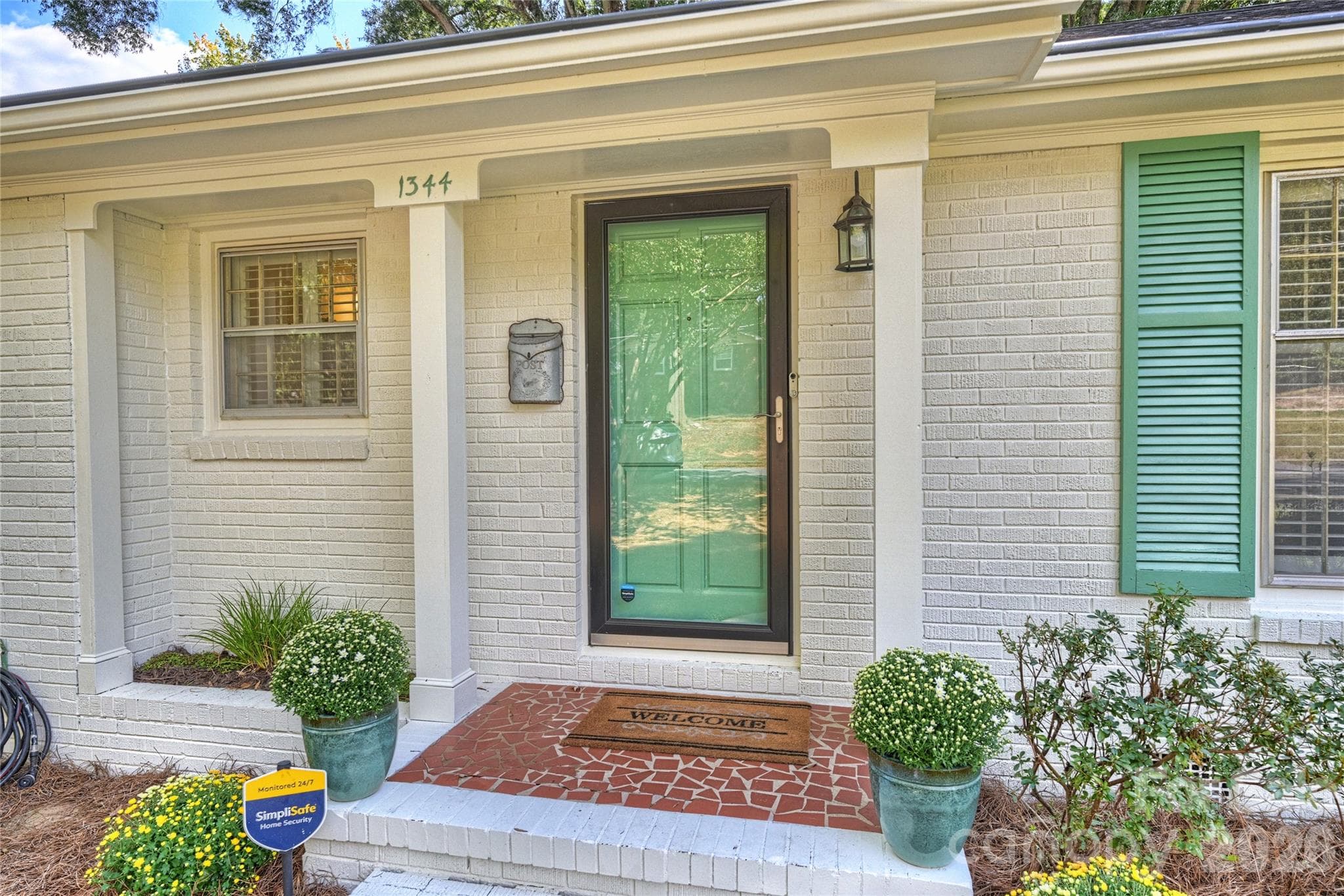 Single Family Residence at 1344 Edgewater Drive, Charlotte, photo 2 of 19