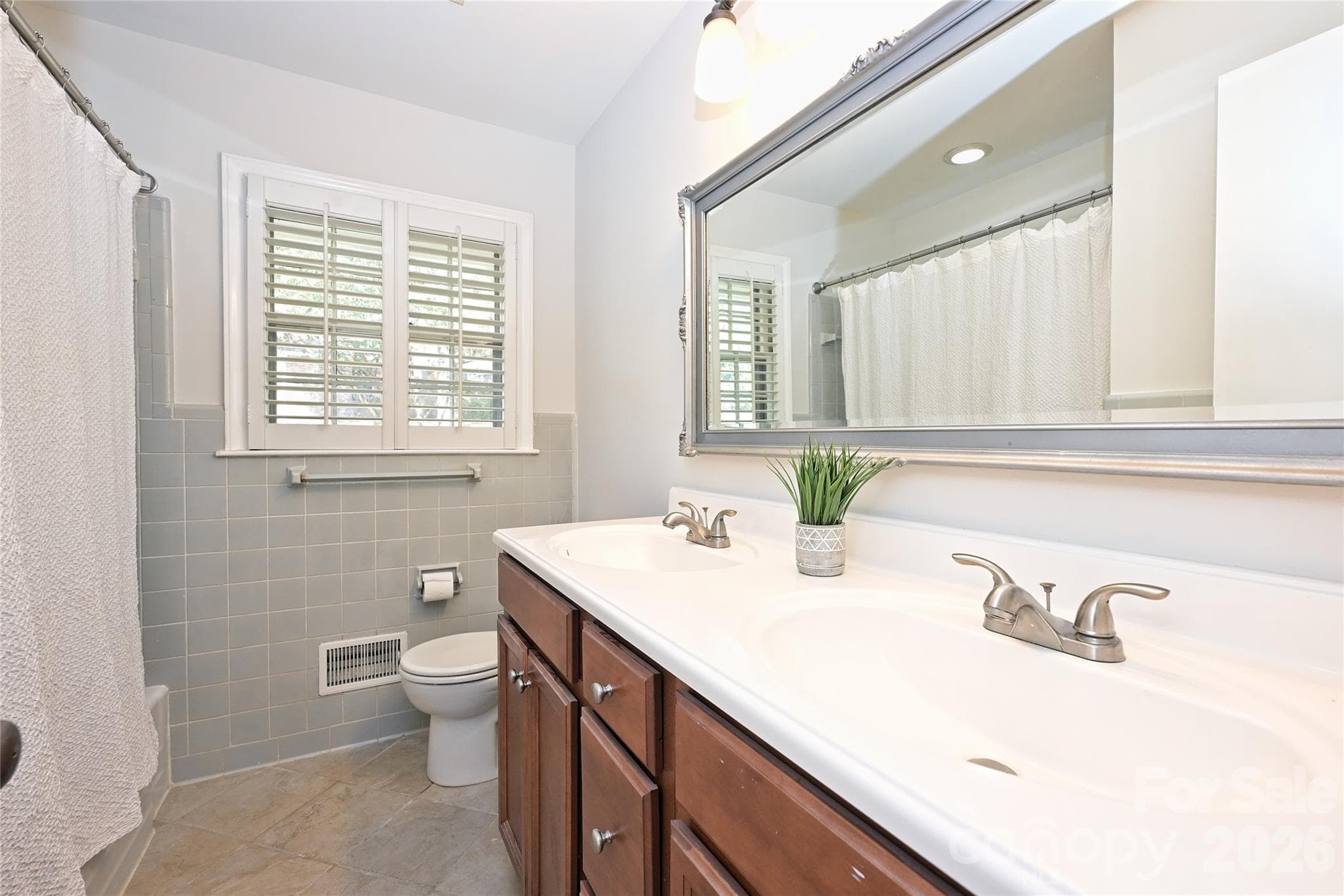 Single Family Residence at 1344 Edgewater Drive, Charlotte, photo 15 of 19