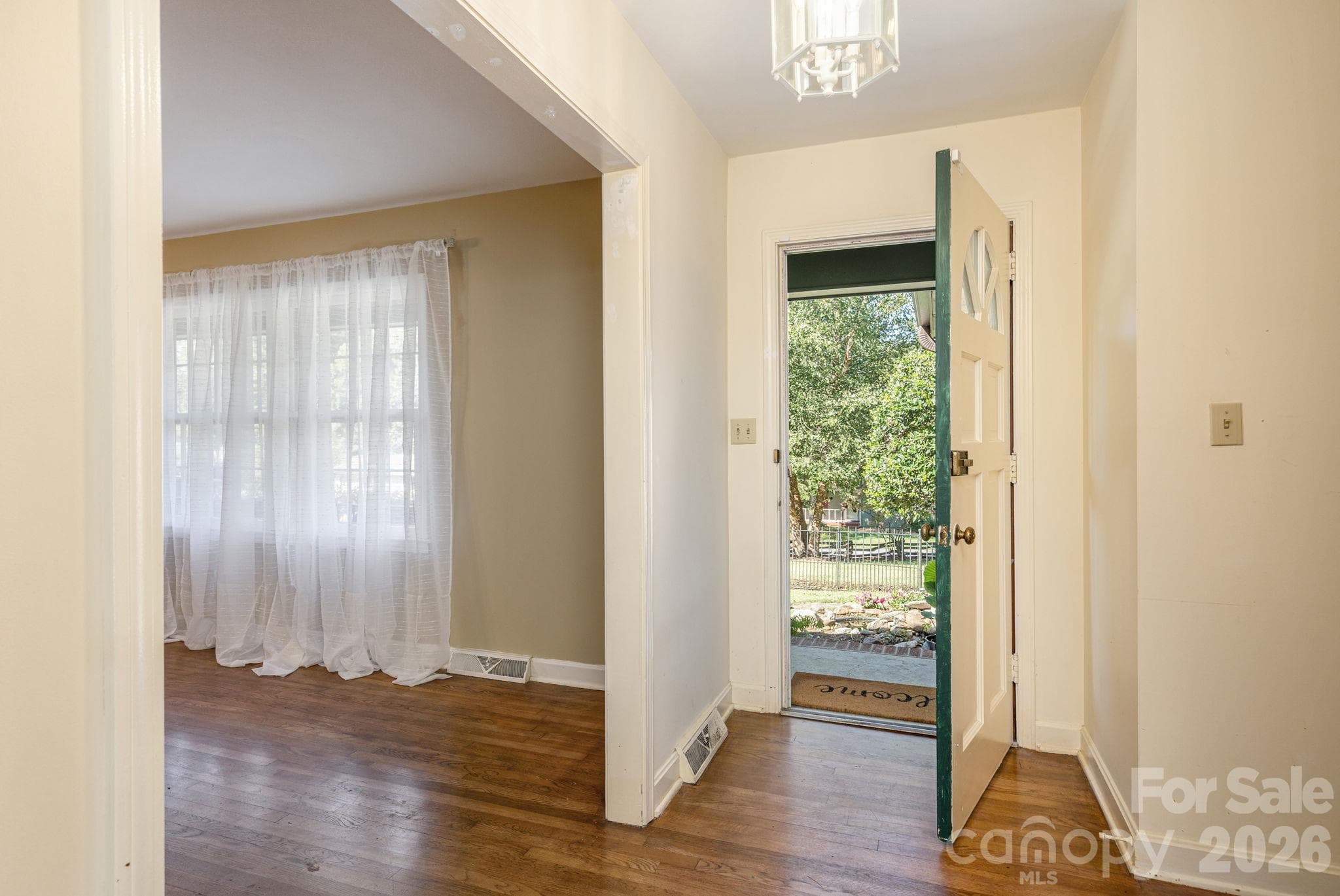 Come on in and stay awhile! - 224 Lyndale Road, Hendersonville
