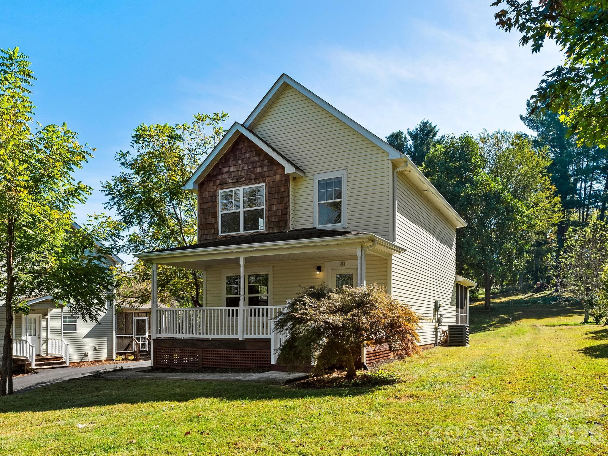 Single Family Residence at 81 Crayton Road, Asheville, photo 4 of 41