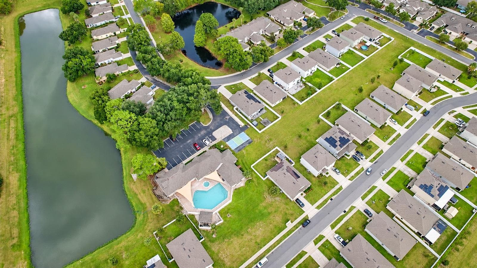 neighborhood-pool - 136 JUNIPER WAY, TAVARES