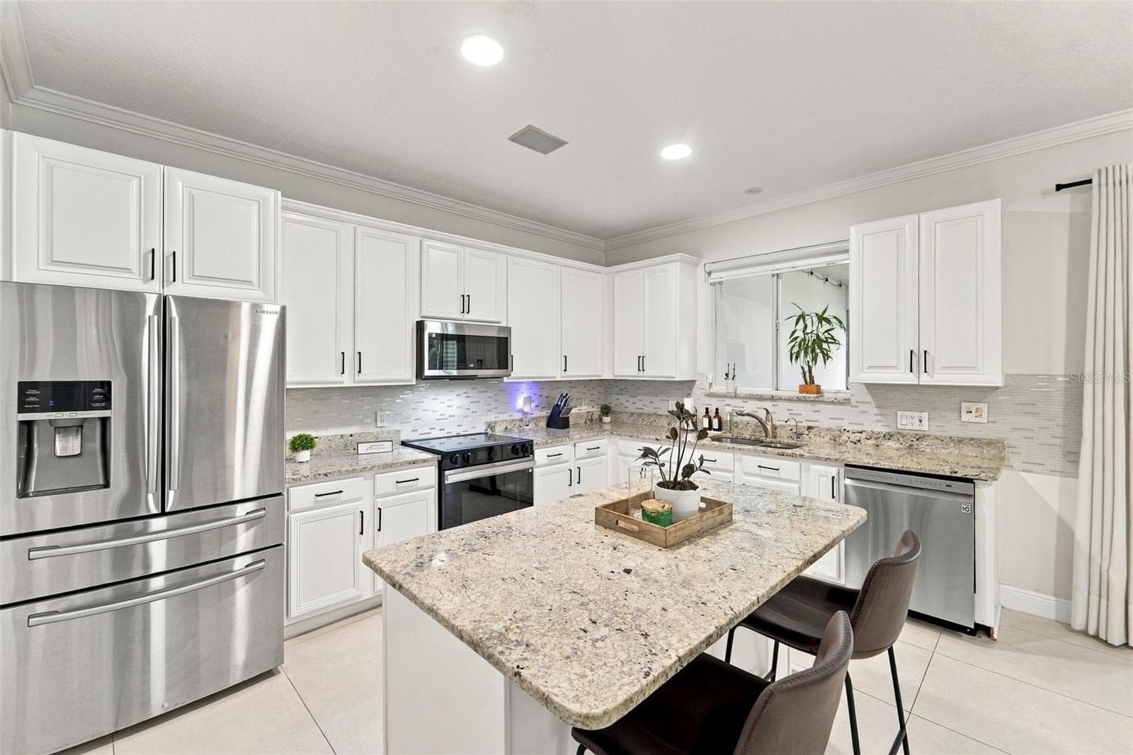 Single Family Residence at 506 BERRY JAMES CT, KISSIMMEE, photo 3 of 33