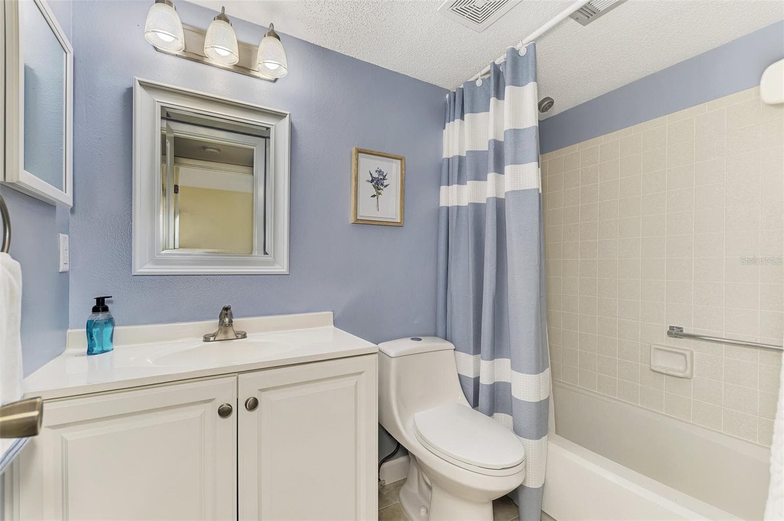 Guest Bath - 375 THREE LAKES LN #A, VENICE