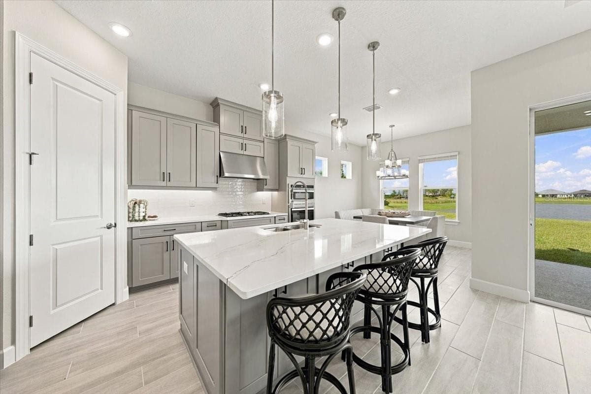 Single Family Residence at 13705 IONA AVE, PALMETTO, photo 14 of 45