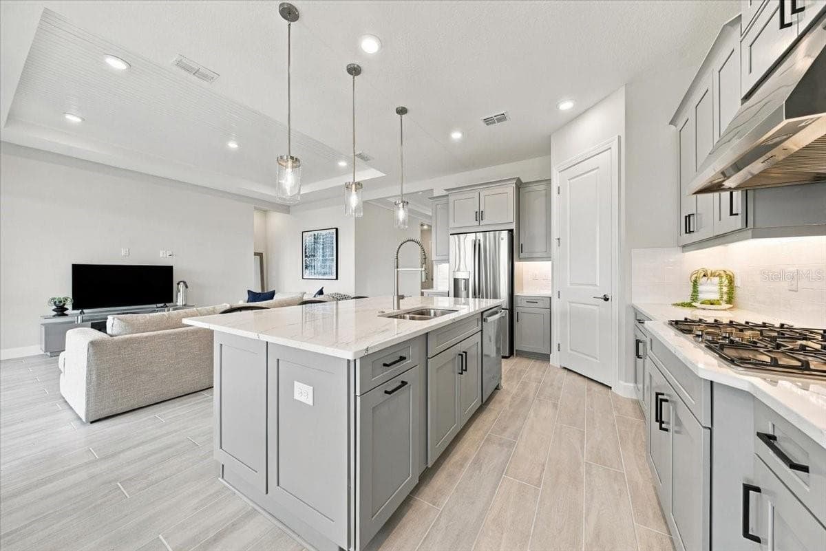 Single Family Residence at 13705 IONA AVE, PALMETTO, photo 18 of 45